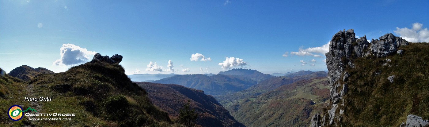 32 Panoramica al Passo di Grialeggio con vista sulla Val Taleggio.jpg